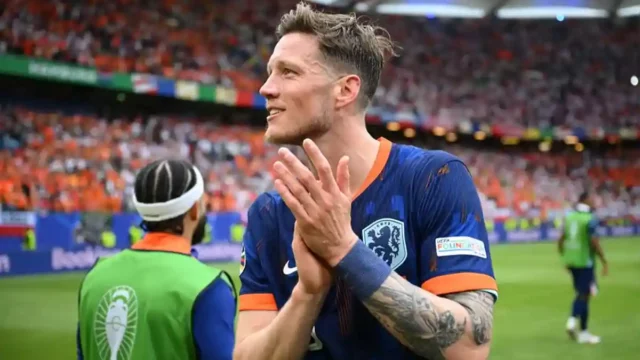 Belanda mengalahkan Polandia 2-1 di pembuka Grup D Euro 2024, dengan gol kemenangan dari Wout Weghorst di Hamburg.